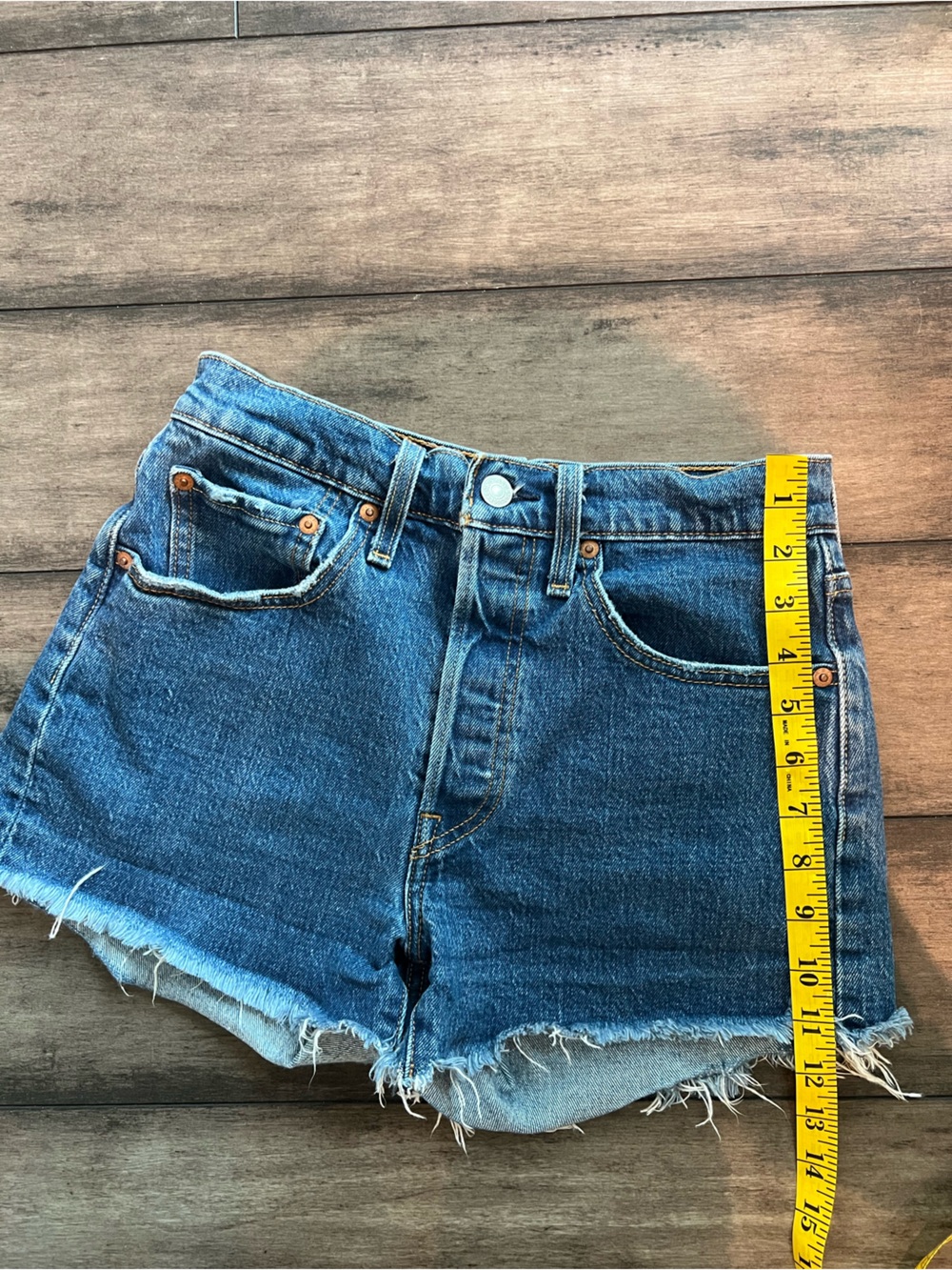 Levi's 501 Original Fit Women’s High-Rise Blue Denim Cutoff Shorts Size 26 Dark - Picture 7 of 7